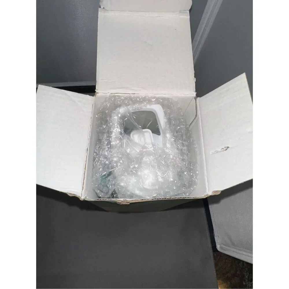 NIB Frost Buddy 24oz Sports Buddy water bottle- Smile